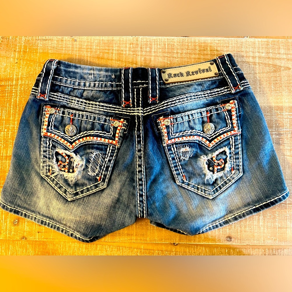 Rock revival shorts size 26